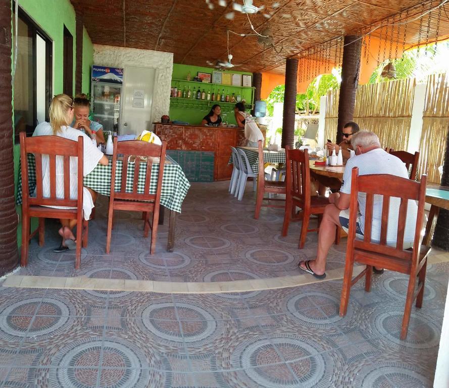Guanna's Place Room&Resto Bar Malapascua Exterior foto