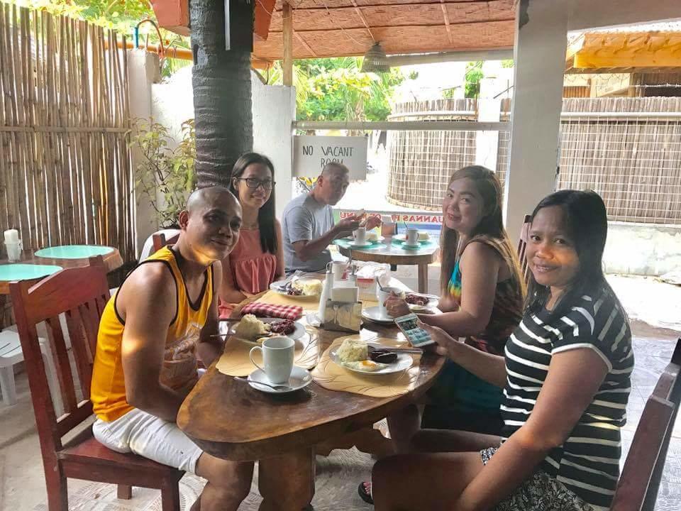 Guanna's Place Room&Resto Bar Malapascua Exterior foto