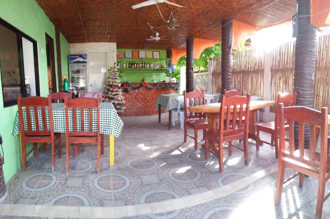 Guanna's Place Room&Resto Bar Malapascua Exterior foto